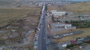 bitlis-tatvan-kara-yolunda-uzun-arac-kuyrugu-suruculer-zor-anlar-yasiyor-vRQJfniU.jpg