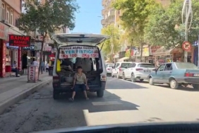 cocugun-arac-arkasinda-yasadigi-tehlikeli-yolculuk-kamerada-7ySMdFf6.jpg