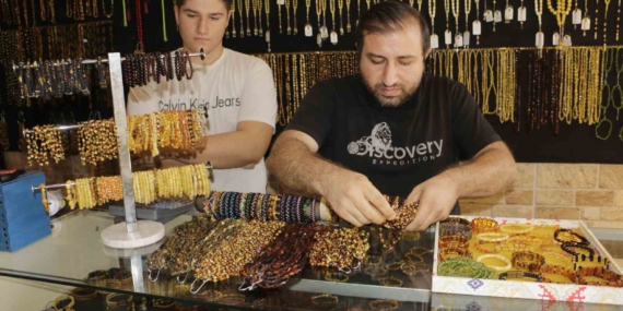 Damla Kehribar: Saymakla Bitmeyen Faydaları ile Kendine Hayran Bırakıyor Damla Kehribar: Saymakla Bitmeyen Faydaları ile Kendine Hayran Bırakıyor