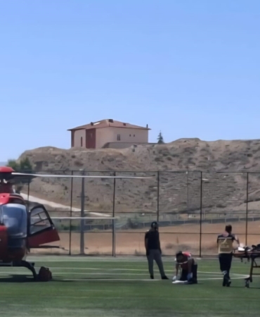 darendede-kalp-krizi-geciren-hasta-hava-ambulansiyla-malatyaya-acil-sevk-edildi-8i4F5wF9.jpg