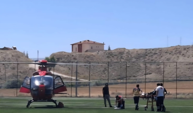 darendede-kalp-krizi-geciren-hasta-hava-ambulansiyla-malatyaya-acil-sevk-edildi-8i4F5wF9.jpg