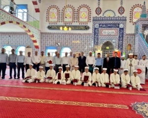 diyarbakirda-12-ogrenci-hafizlik-icazet-belgelerini-aldi-Sf1Fup5g.jpg