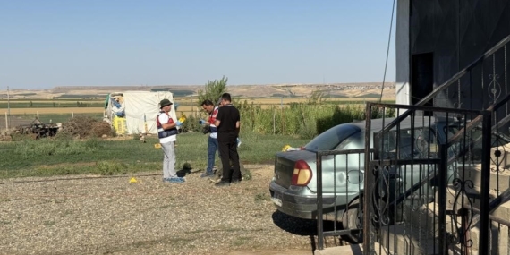 Diyarbakır'da Arazi Kavgası: 2 Ölüm ve 3 Tutuklama Diyarbakır’da Arazi Kavgası: 2 Ölüm ve 3 Tutuklama