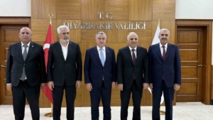 diyarbakirda-genclik-ve-spor-bakaninin-valilik-ziyareti-19pSP2CJ.jpg