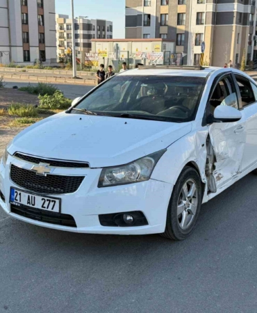 diyarbakirda-iki-arac-carpisti-detaylar-ve-son-gelismeler-ndImetzl.jpg