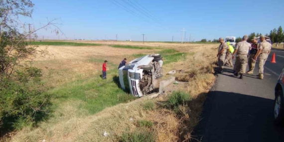 Diyarbakır'da Minibüs Yol Kenarına Devrildi: 1 Kişi Yaralandı Diyarbakır’da Minibüs Yol Kenarına Devrildi: 1 Kişi Yaralandı