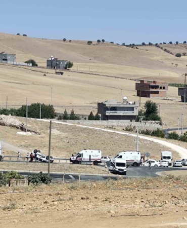 diyarbakirda-otomobilin-takla-attigi-kaza-2-yarali-45YvJmCb.jpg