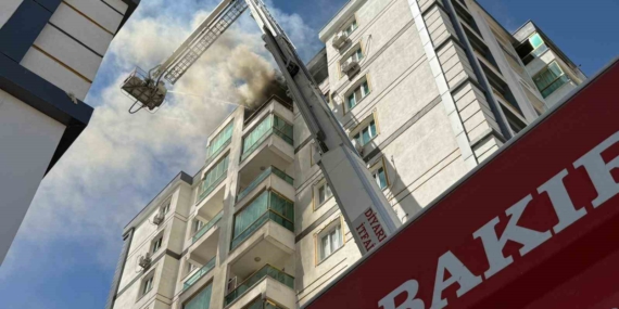 Diyarbakır’da Sekiz Katlı Binada Korkutucu Yangın: Vatandaşlar Güvenliğe Tahliye Edildi