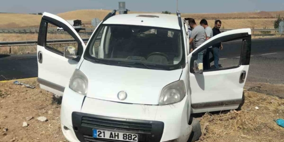 Diyarbakır'da Ticari Araç ile Otomobil Çarpıştı: 5 Kişi Yaralandı Diyarbakır’da Ticari Araç ile Otomobil Çarpıştı: 5 Kişi Yaralandı