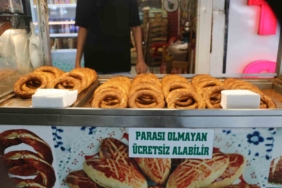 diyarbakirin-ornek-esnafi-6-yildir-ihtiyac-sahiplerine-ucretsiz-simit-ve-su-dagitan-kahraman-tezgah-A1183ieY.jpg