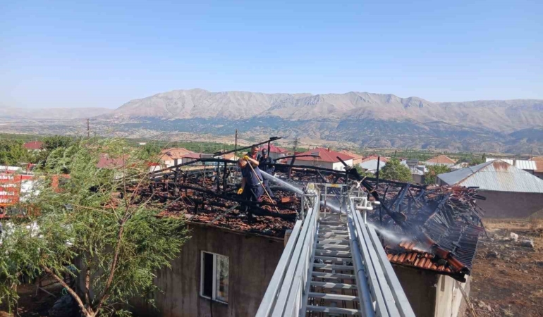 dogansehirde-korkutan-cati-yangini-olayin-ayrintilari-zr4T5w9J.jpg