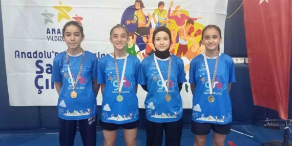 Elazığ Badminton Takımından Tarihi Başarı Elazığ Badminton Takımından Tarihi Başarı