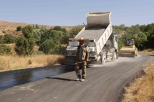 elazig-koylerinde-asfaltlama-calismalari-tum-hiziyla-devam-ediyor-BKd33SaW.jpg