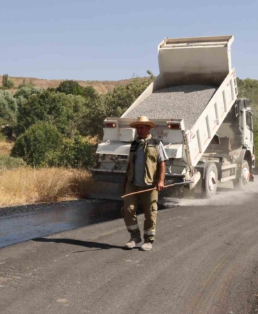 elazig-koylerinde-asfaltlama-calismalari-tum-hiziyla-devam-ediyor-BKd33SaW.jpg