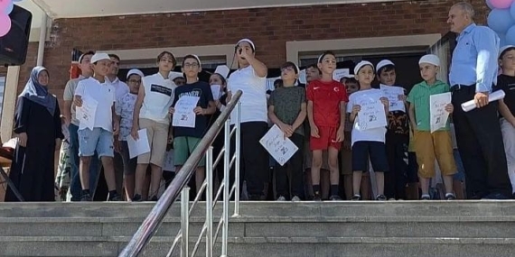 Elazığ Yaz Kur'an Kursunda Karne Coşkusu: Öğrenciler Heyecanla Bekliyor Elazığ Yaz Kur’an Kursunda Karne Coşkusu: Öğrenciler Heyecanla Bekliyor