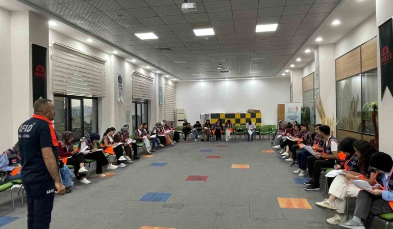 elazigda-afad-gonullu-egitimleri-devam-ediyor-toplumsal-dayanismanin-gucu-8x9MmhFr.jpg