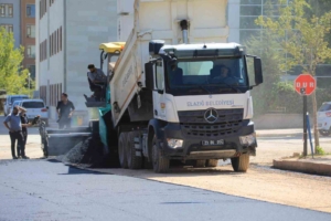 elazigda-asfalt-seferberligi-yenilikci-cozumler-ve-hizla-devam-eden-calismalar-ZYK5TJ3c.jpg