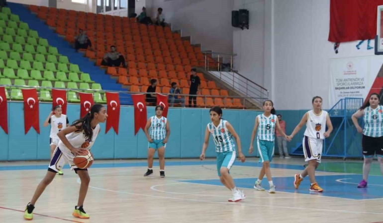 elazigda-baslayan-analig-basketbol-yari-final-heyecani-sT2aCrv1.jpg