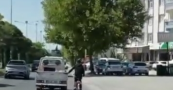 elazigda-bisikletle-tehlikeli-bir-yolculuk-dtTWxRZz.jpg
