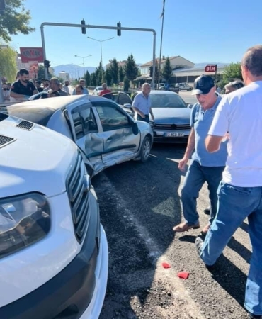 elazigda-feci-zincirleme-trafik-kazasi-1-kisi-yaralandi-5XcfRhjA.jpg