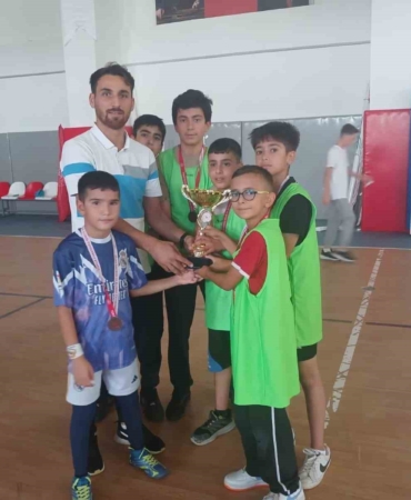 elazigda-futsal-turnuvasi-coskuyla-tamamlandi-KiWURKVV.jpg