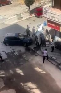 elazigda-kontrolden-cikan-arac-yan-yatti-bir-yarali-1xtLLZmY.jpg