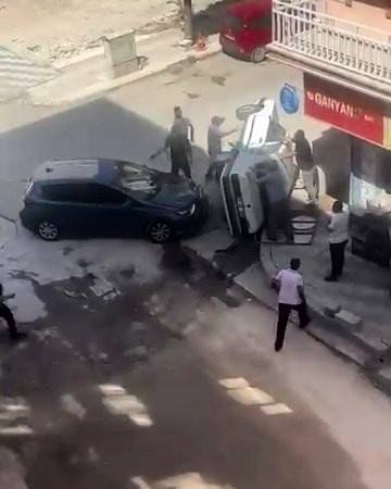 elazigda-kontrolden-cikan-arac-yan-yatti-bir-yarali-1xtLLZmY.jpg