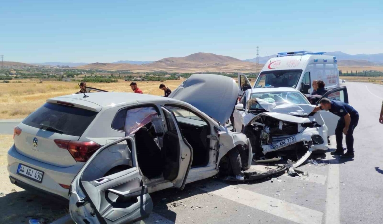 elazigda-meydana-gelen-trafik-kazasinda-7-kisi-yaralandi-QbO6hT8u.jpg