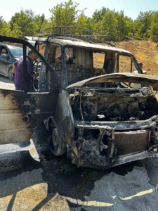 elazigda-minibus-alev-alev-yandi-tum-arac-kul-oldu-C6u7hZmh.jpg