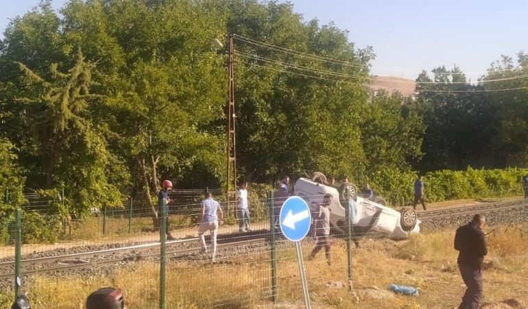 elazigda-otomobil-takla-atti-1-kisi-yaralandi-kj4ngbWF.jpg