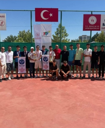 elazigda-tenis-turnuvasinin-final-heyecani-yasandi-8JNRVcu8.jpg
