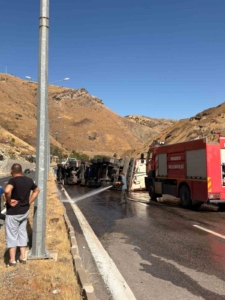 elazigda-tir-kazasi-1-kisi-yaralandi-zmEkMBpy.jpg
