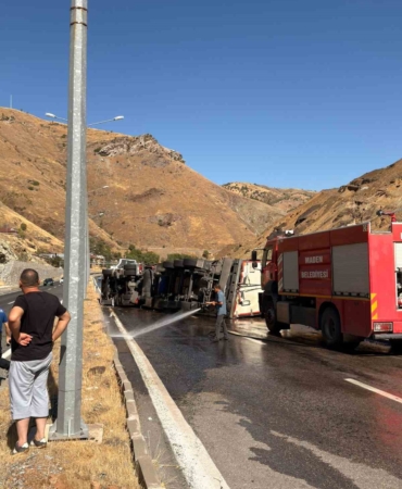 elazigda-tir-kazasi-1-kisi-yaralandi-zmEkMBpy.jpg