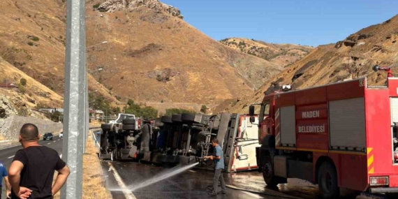Elazığ'da Tır Kazası: 1 Kişi Yaralandı Elazığ’da Tır Kazası: 1 Kişi Yaralandı