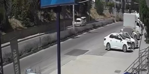 Elazığ'da Trafik Kazası Anı Güvenlik Kamerasında Görüntülendi Elazığ’da Trafik Kazası Anı Güvenlik Kamerasında Görüntülendi