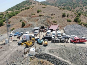 elazigdaki-gocukte-4-saat-suren-kurtarma-calismalari-dron-ile-goruntulenen-maden-ocaginda-1-isci-4twR3kw7.jpg
