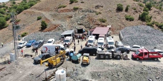 Elazığ'daki Göçükte 4 Saat Süren Kurtarma Çalışmaları: Dron ile Görüntülenen Maden Ocağında 1 İşçi Hayatını Kaybetti Elazığ’daki Göçükte 4 Saat Süren Kurtarma Çalışmaları: Dron ile Görüntülenen Maden Ocağında 1 İşçi Hayatını Kaybetti