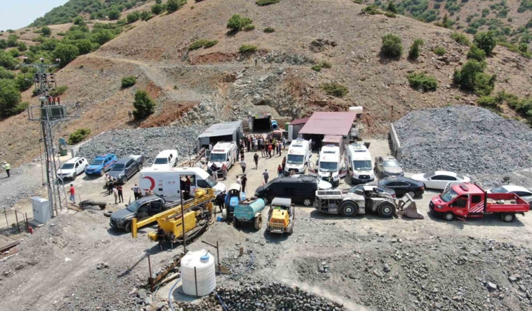 elazigdaki-gocukte-4-saat-suren-kurtarma-calismalari-dron-ile-goruntulenen-maden-ocaginda-1-isci-4twR3kw7.jpg