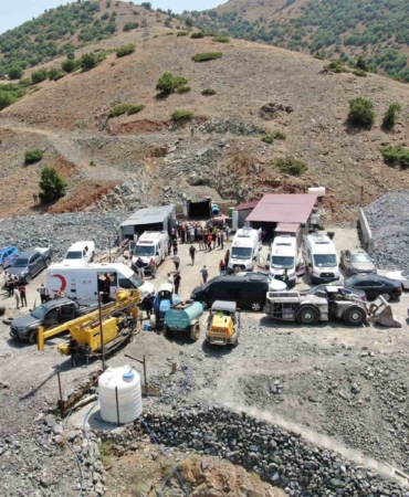 elazigdaki-gocukte-4-saatlik-calismalar-maden-ocagi-dron-ile-goruntulendi-SrvxzvEr.jpg