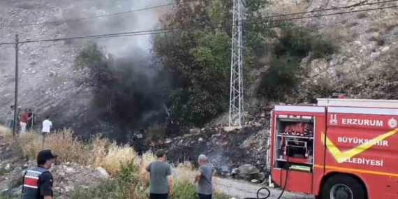 Erzurum Mahalle Girişinde Meydana Gelen Korkutucu Yangın Erzurum Mahalle Girişinde Meydana Gelen Korkutucu Yangın