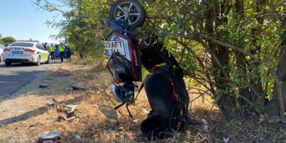 Feci Kaza: Araç Motosikleti Biçti, Sürücü Hayatını Kaybetti Feci Kaza: Araç Motosikleti Biçti, Sürücü Hayatını Kaybetti