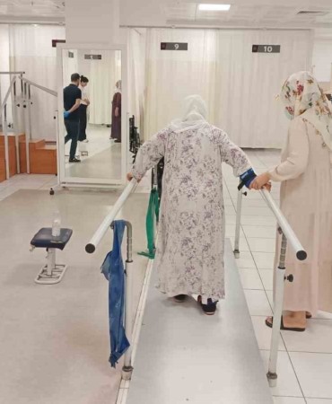 fizik-tedavi-ve-rehabilitasyon-unitesi-hastalarin-memnuniyetini-arastiran-basarili-bir-degerlendirme-LSbFhklJ.jpg