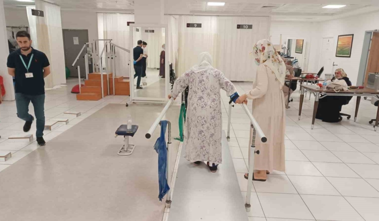 fizik-tedavi-ve-rehabilitasyon-unitesi-hastalarin-memnuniyetini-arastiran-basarili-bir-degerlendirme-LSbFhklJ.jpg