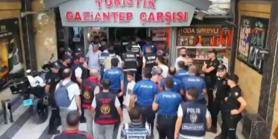 Gaziantep'te 23 Gözaltı ile 5 Milyon TL Değerinde Elektronik Emtia Operasyonu Gaziantep’te 23 Gözaltı ile 5 Milyon TL Değerinde Elektronik Emtia Operasyonu