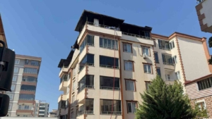 gaziantepte-4-katli-binanin-catisinda-yangin-cikti-VXvMzBAm.jpg
