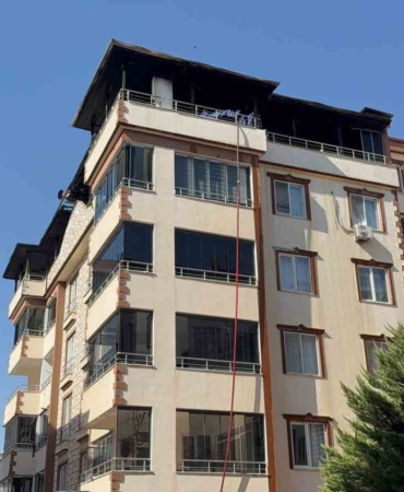 gaziantepte-4-katli-binanin-catisinda-yangin-cikti-VXvMzBAm.jpg
