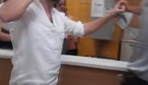 Gaziantep’te Doktordan Hastalarına Yumruklu Saldırı Skandalı Gaziantep’te Doktordan Hastalarına Yumruklu Saldırı Skandalı