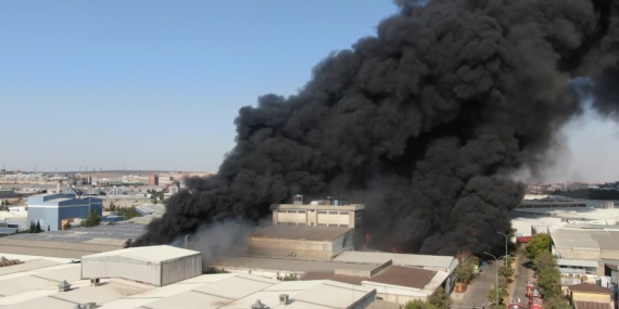 Gaziantep’teki Geri Dönüşüm Fabrikasında Çıkan Yangın Hava Görüntüleriyle Kaydedildi Gaziantep’teki Geri Dönüşüm Fabrikasında Çıkan Yangın Hava Görüntüleriyle Kaydedildi
