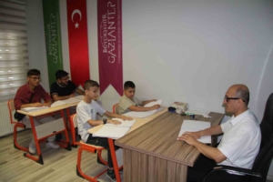gorme-engellilerin-parmak-uclariyla-kuran-i-kerim-ogrenme-deneyimi-IEx4FD3C.jpg