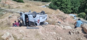 hafif-ticari-arac-sarampole-devrildi-2si-agir-5-yarali-CQI8p9NR.jpg